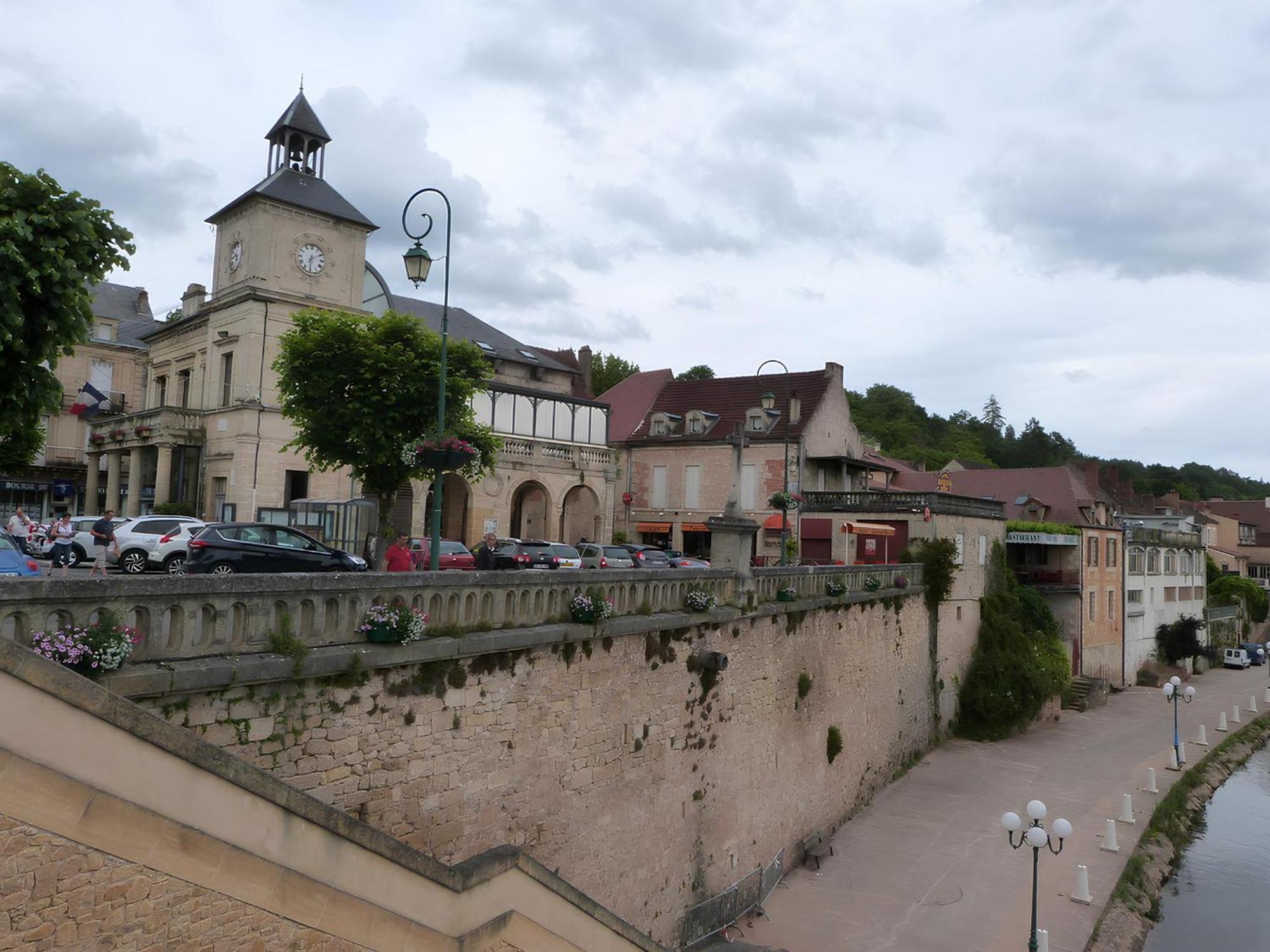 Lumineux, Bien Situe Et Tres Calme + Parking Prive Lejlighed Le Bugue Eksteriør billede