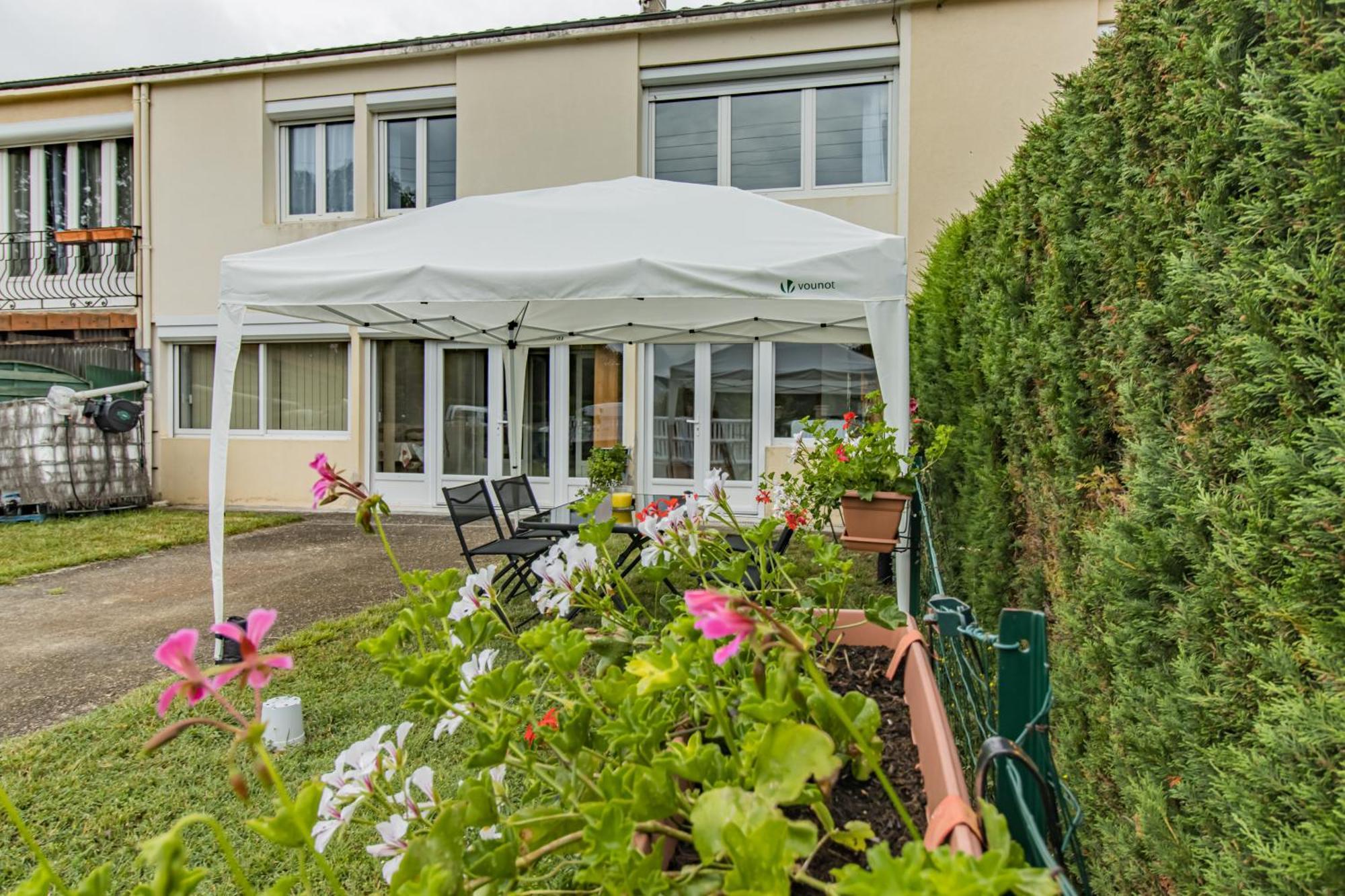 Lumineux, Bien Situe Et Tres Calme + Parking Prive Lejlighed Le Bugue Eksteriør billede